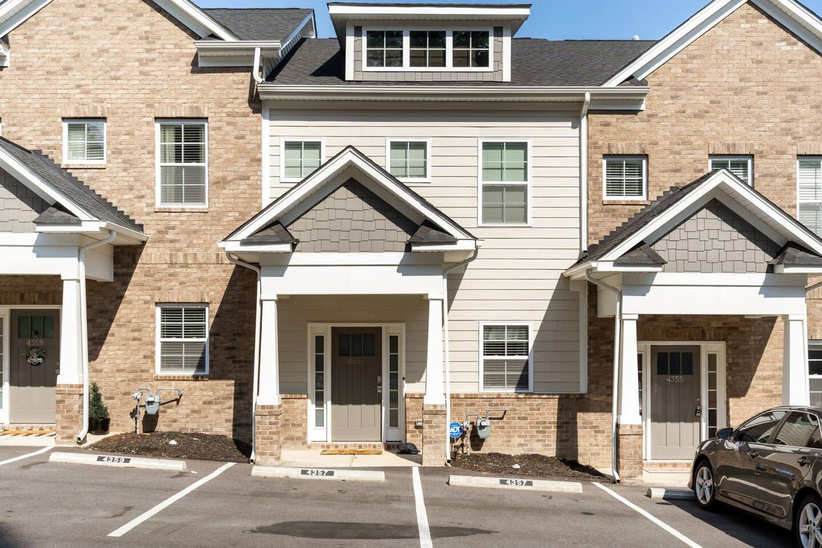 Fantastic Fully Furnished or Unfurnished Townhome! – photo 1