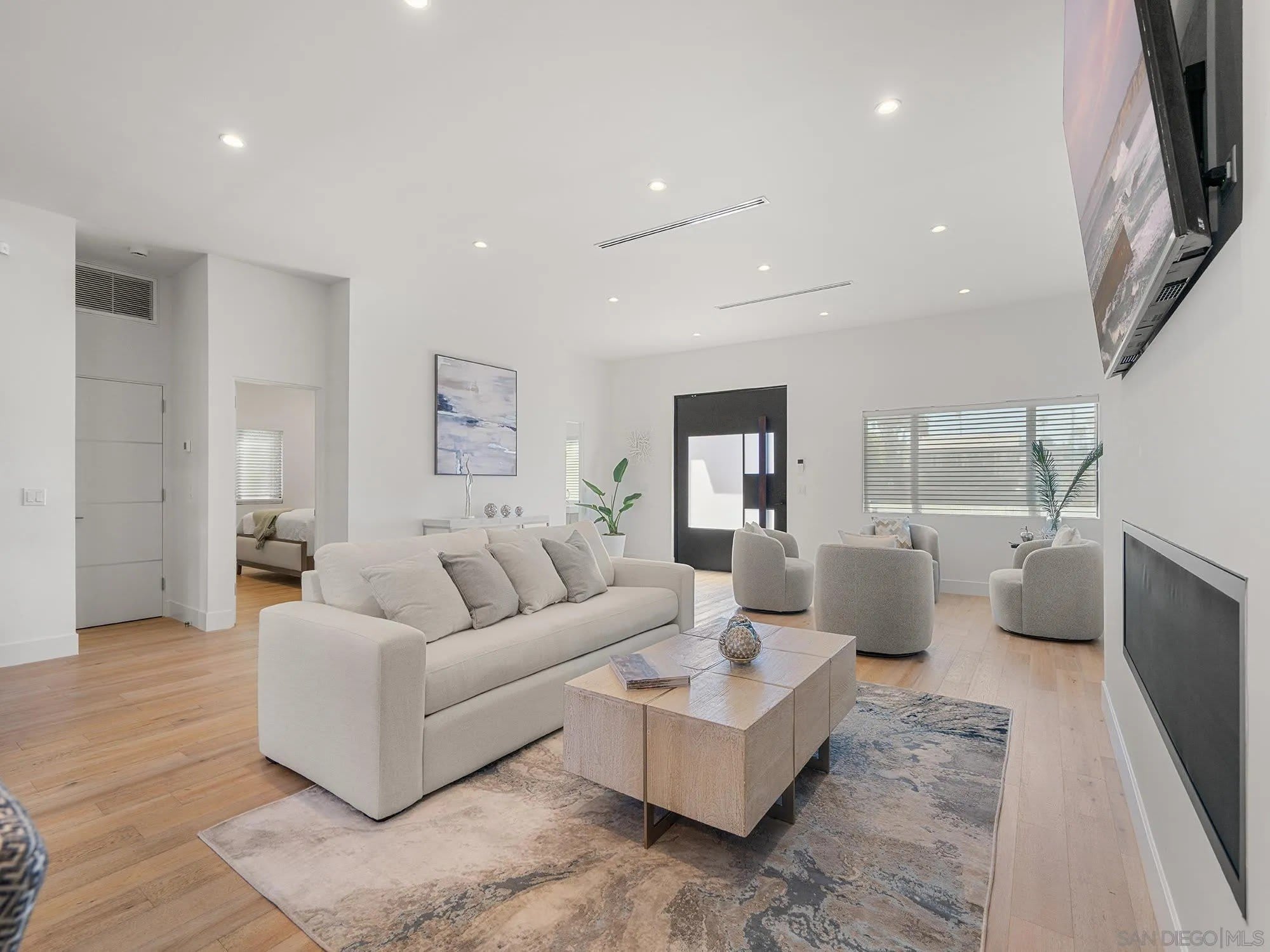 4386 NEWPORT AVE – photo 3