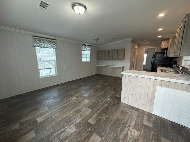 1668 Coldwell St – photo 5