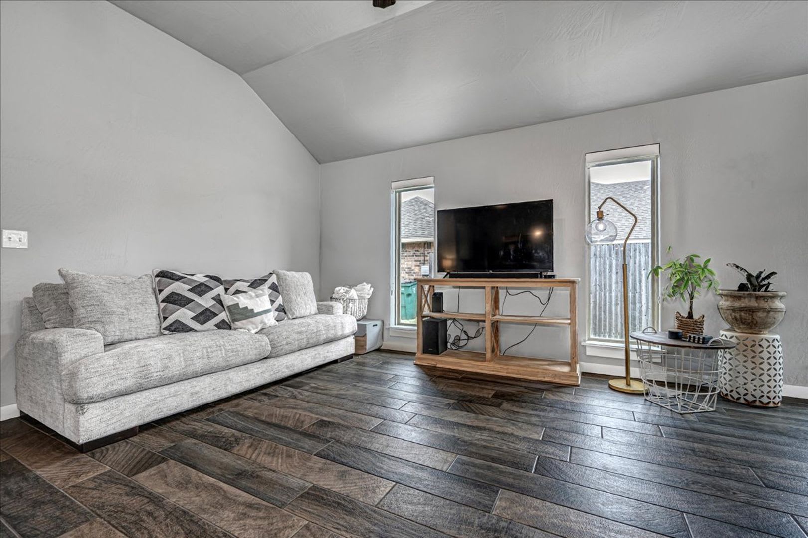 Look At This Beautiful Home – photo 5
