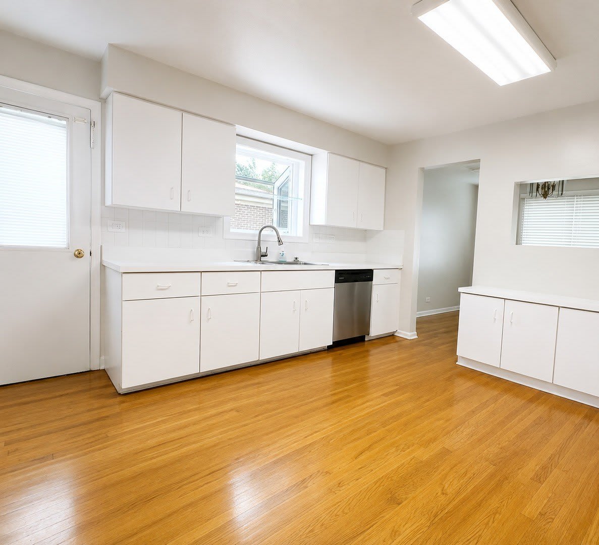 7011 N Hamlin Avenue – photo 2