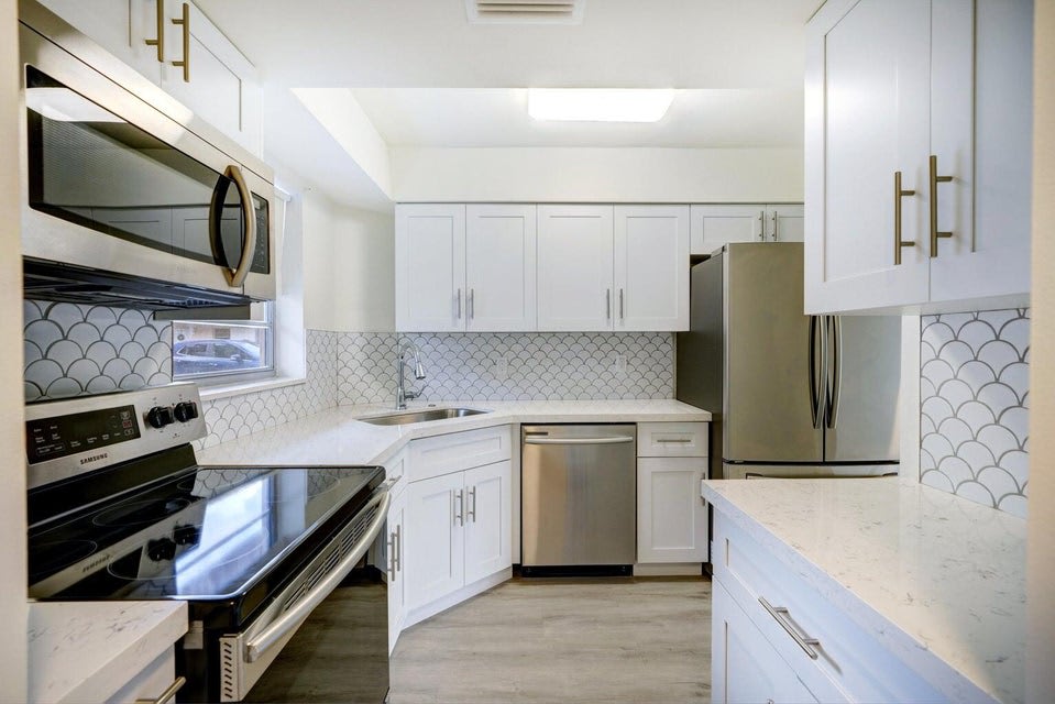 18081 Southeast Country Club Drive – photo 3