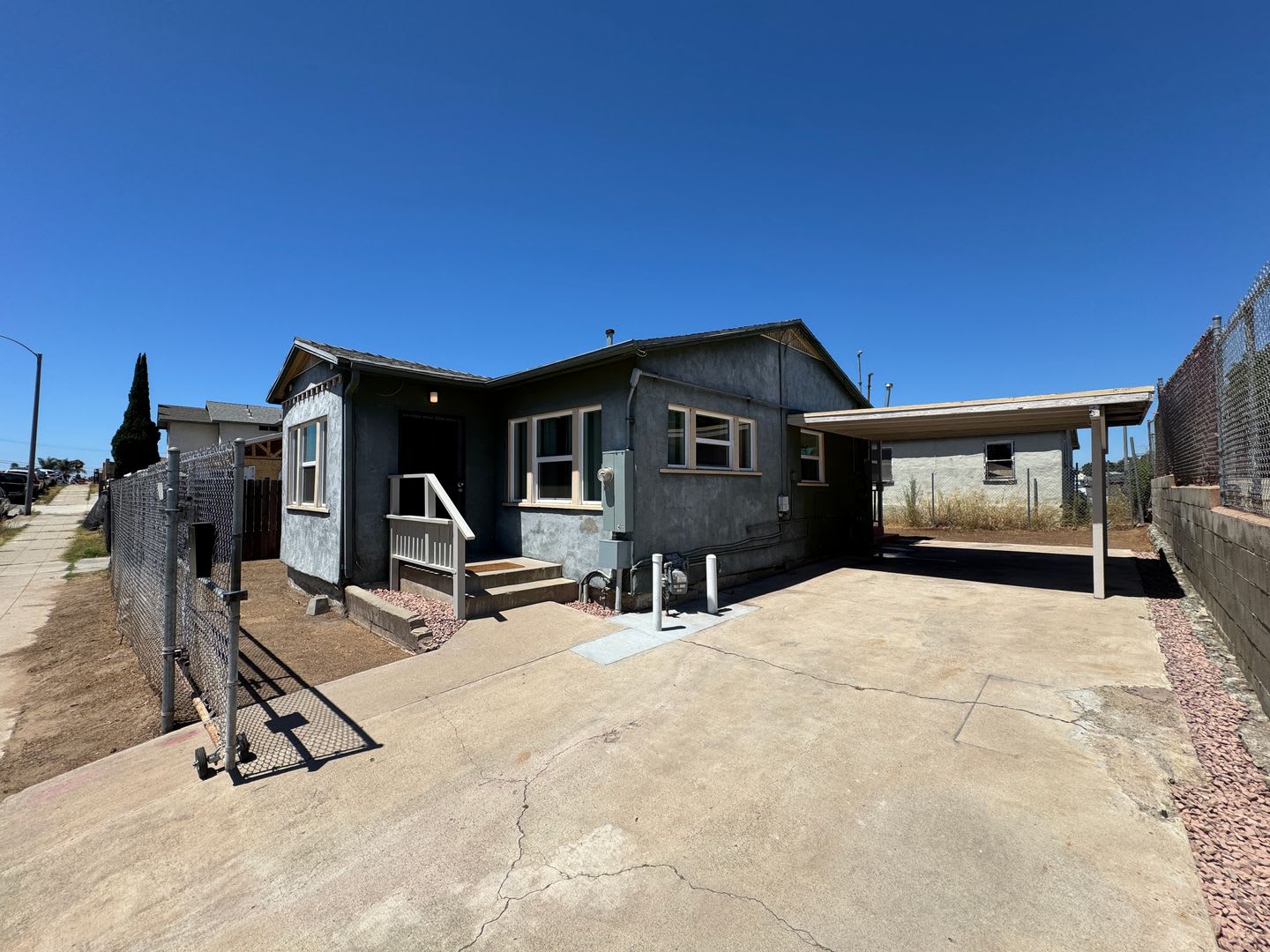 Beautifully Renovated Home in Vibrant San Diego Community – photo 2