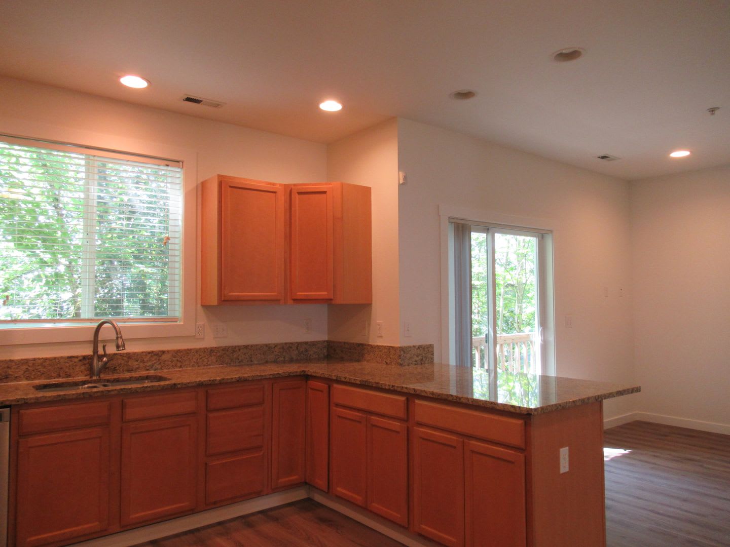 Light and Bright 3 bedroom 2.5 bath Townhome in Renton – photo 4
