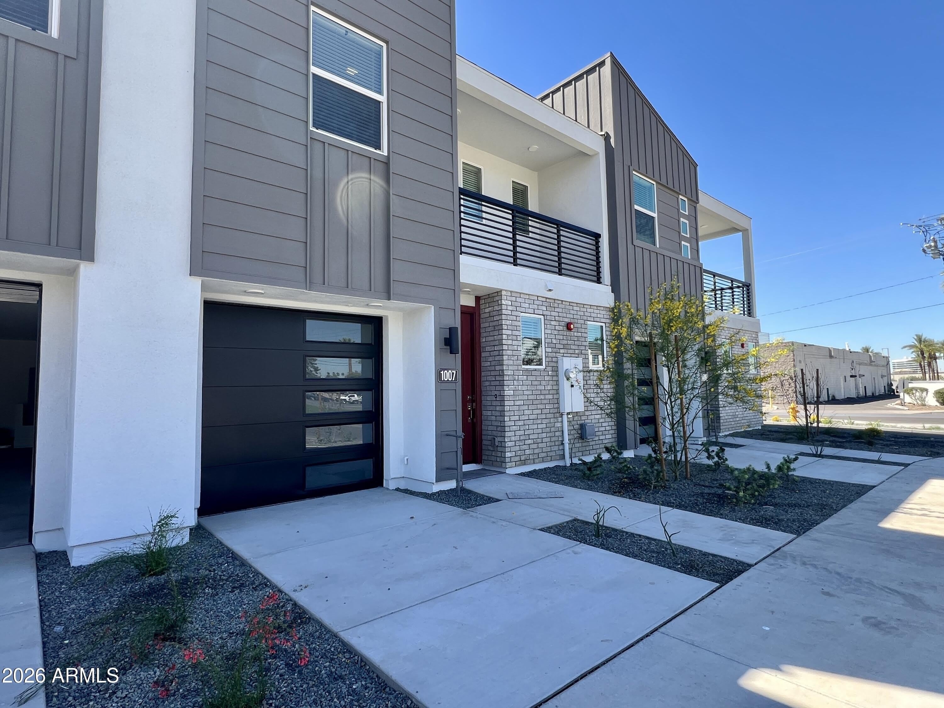 1017 E Pasadena Avenue – photo 1