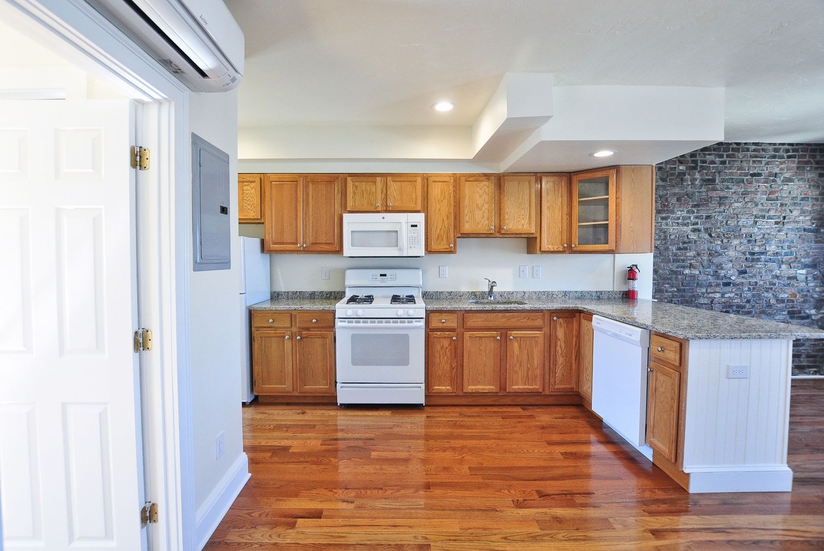 Updated 1 bed in Southie – photo 4