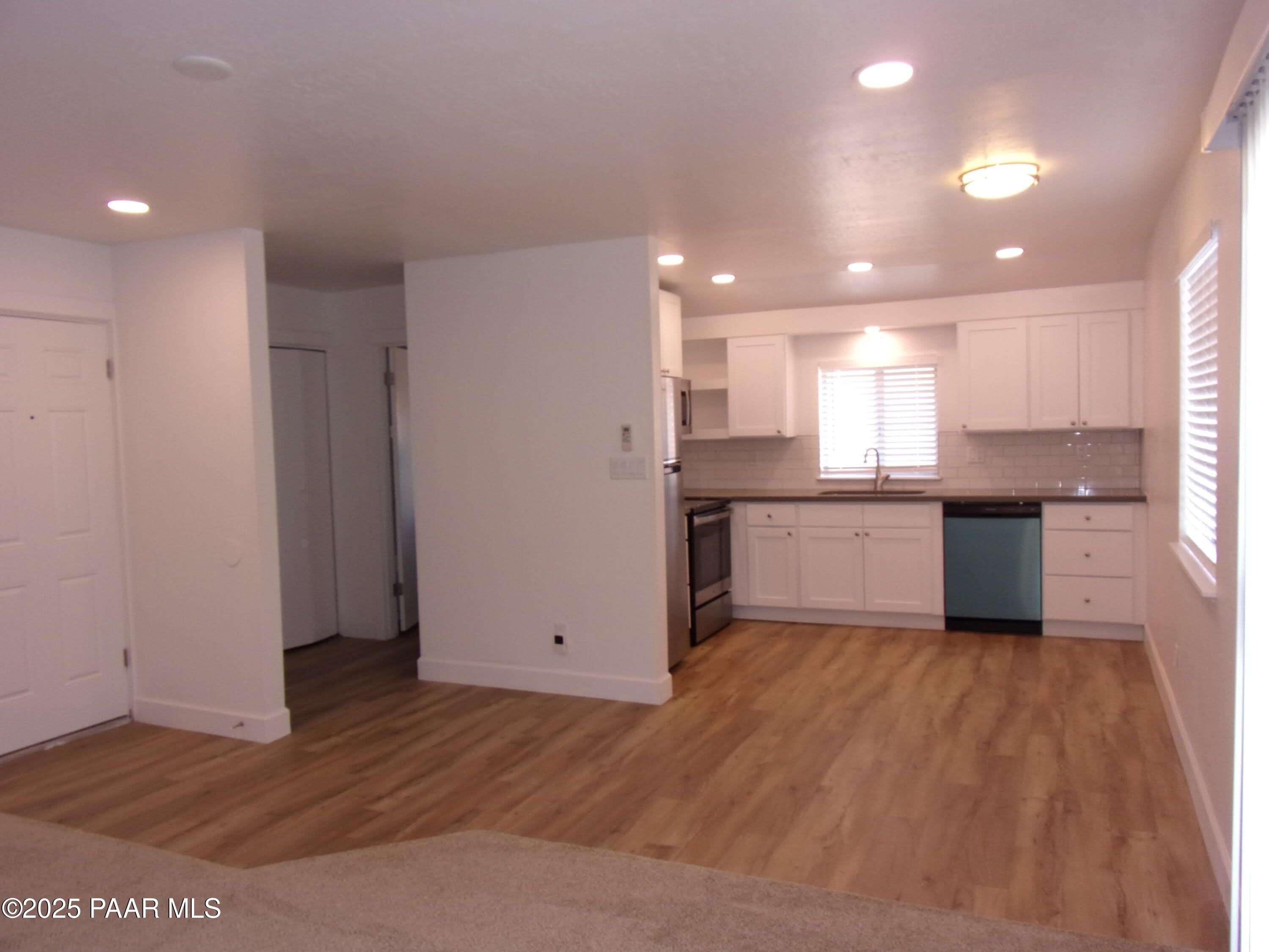 5280 E Diamond Drive – photo 2