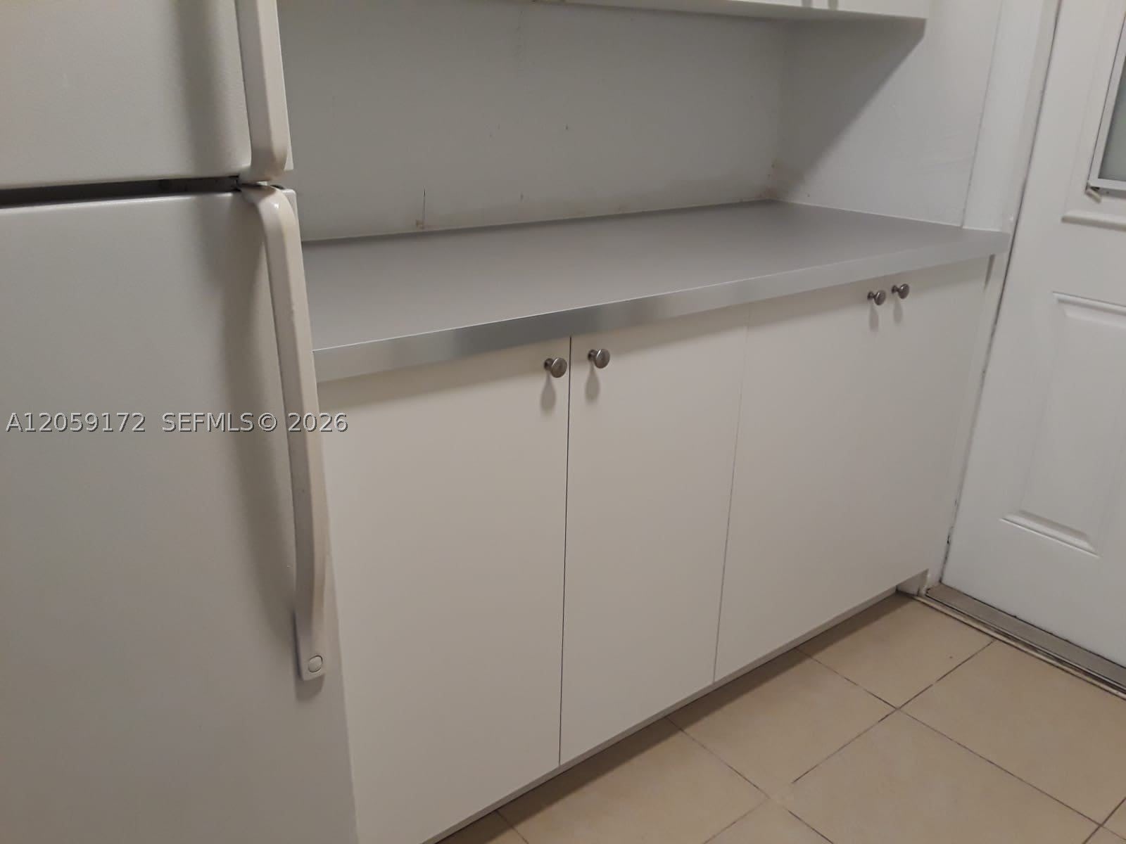 5647 Hayes St – photo 2