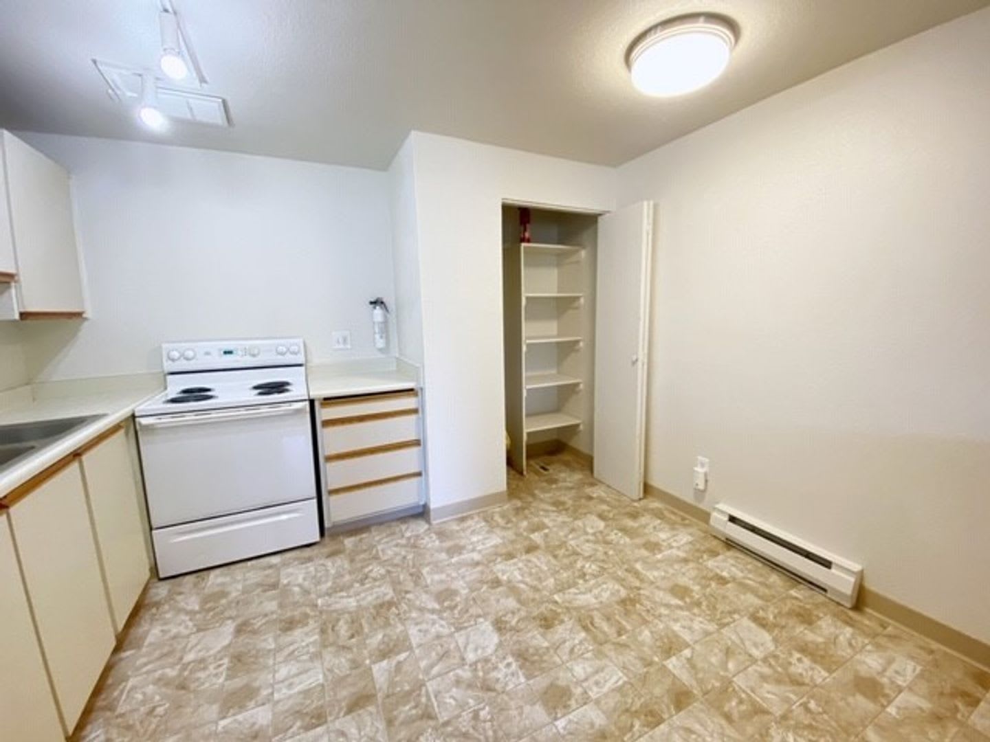 East Anchorage Two Bedroom Condo w/ In Unit Laundry – photo 2