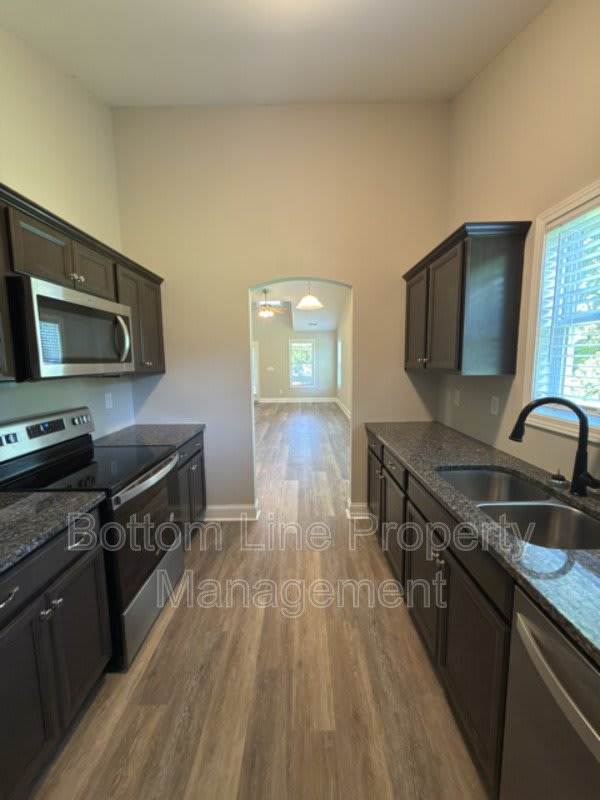200 Alexander St – photo 5