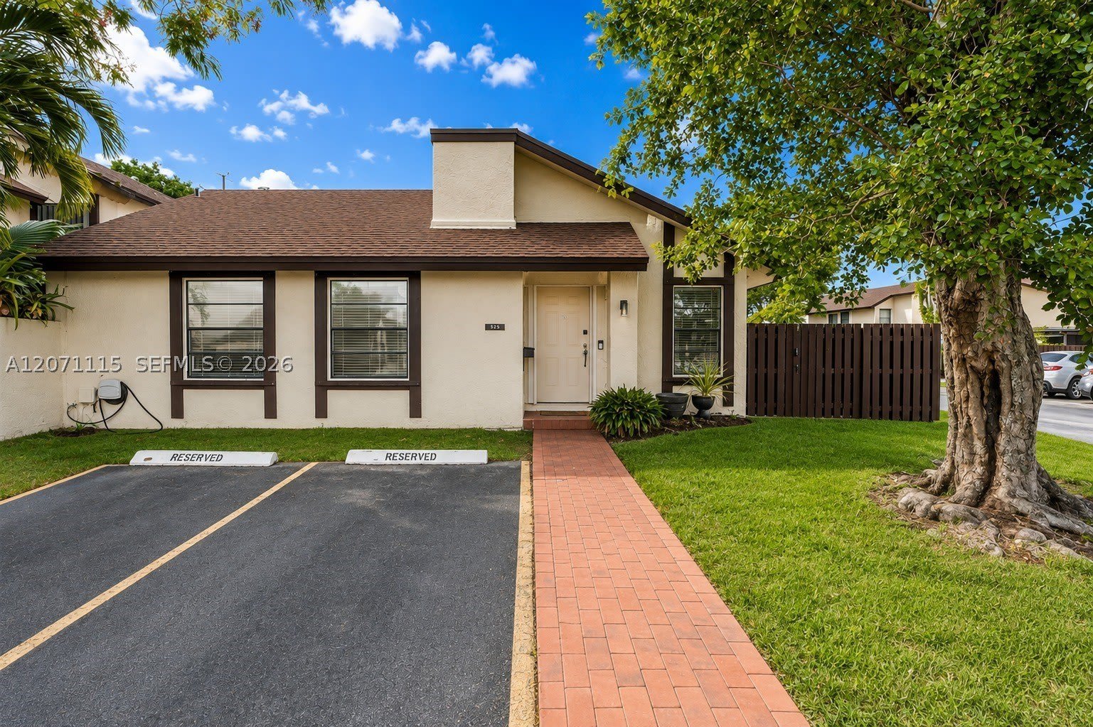 525 NW 100th Ct – photo 1