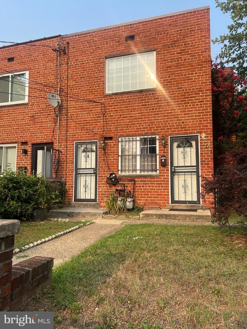 2201 14TH ST NE – photo 1