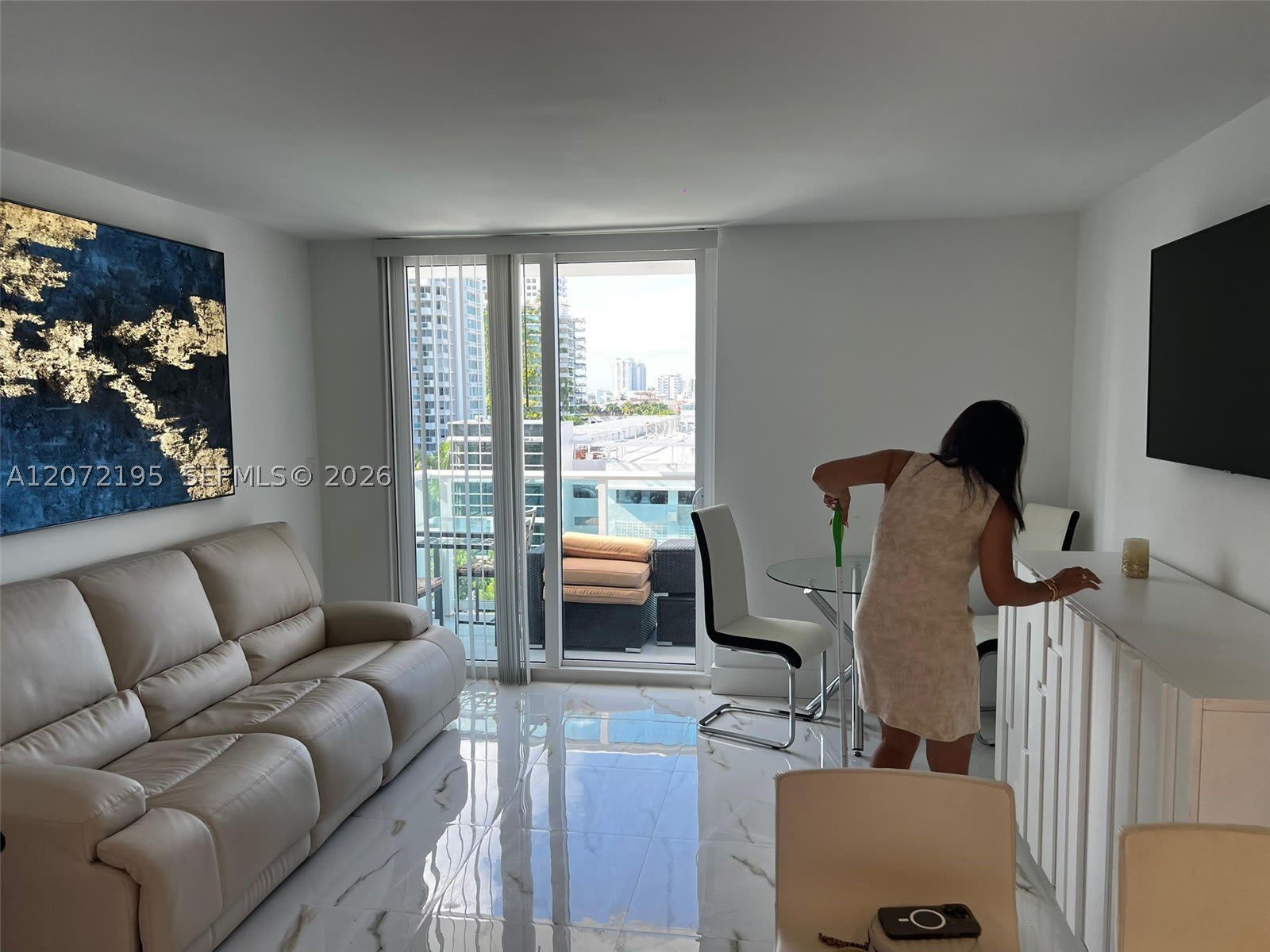 1035 West Ave – photo 4