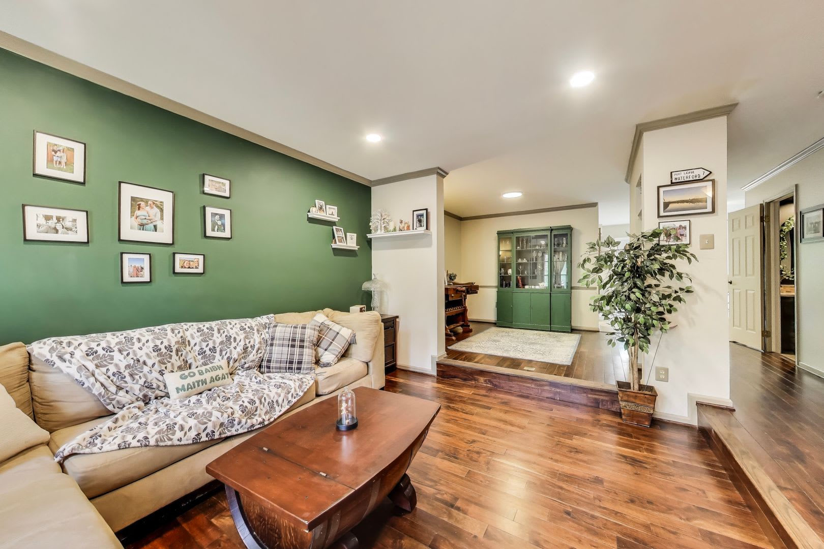 Beautifully Updated Winchester Built Townhome Backing To Serene Parkland – photo 4