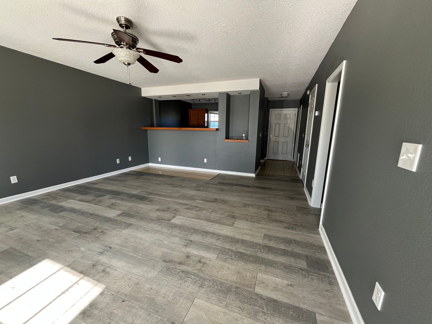 RECENTLY REDUCED & MOVE IN SPECIAL! Two Bedroom Townhome in Port Wentworth – photo 2