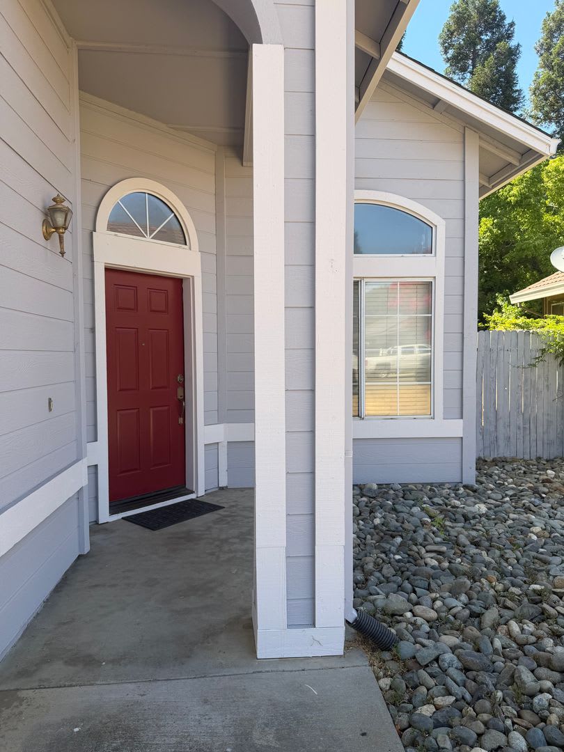 Bright Spacious 3 Bedroom Home With Vaulted Ceilings New Carpet Private Backyard In Antelope – photo 3
