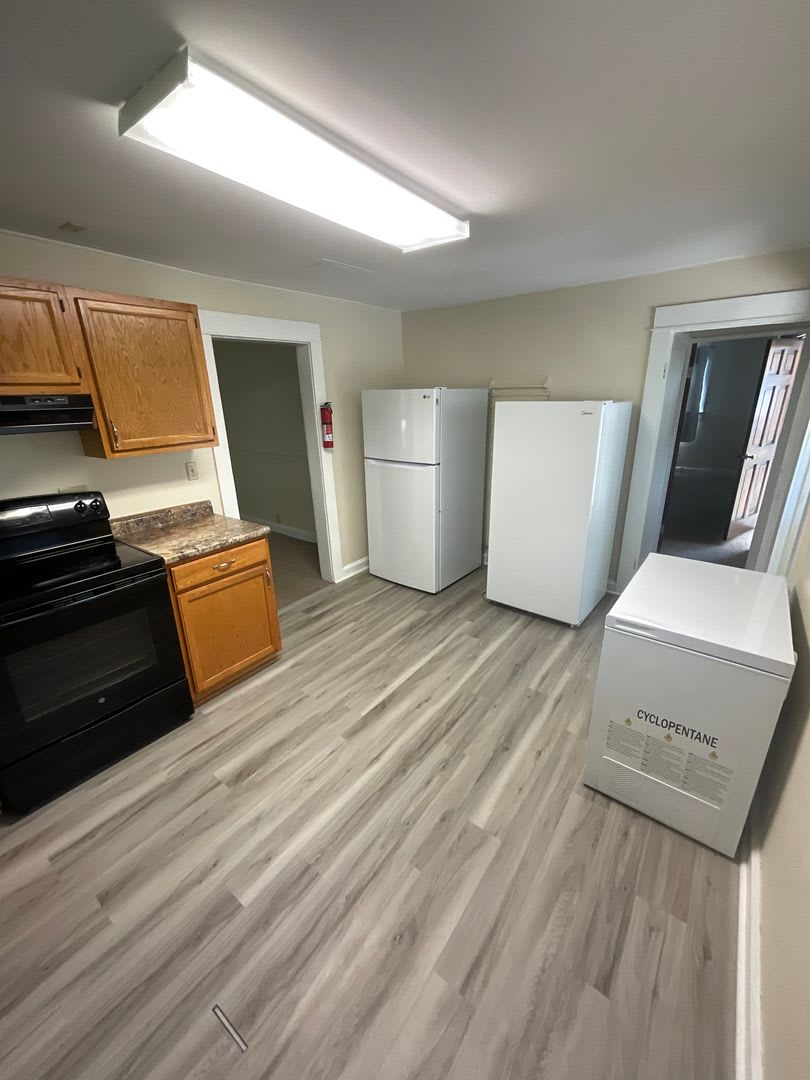 *AVAILABLE AUGUST 2028* 8 BEDROOM GREAT LOCATION – photo 4