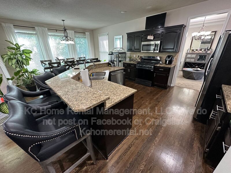 11429 W 142nd Ter – photo 4