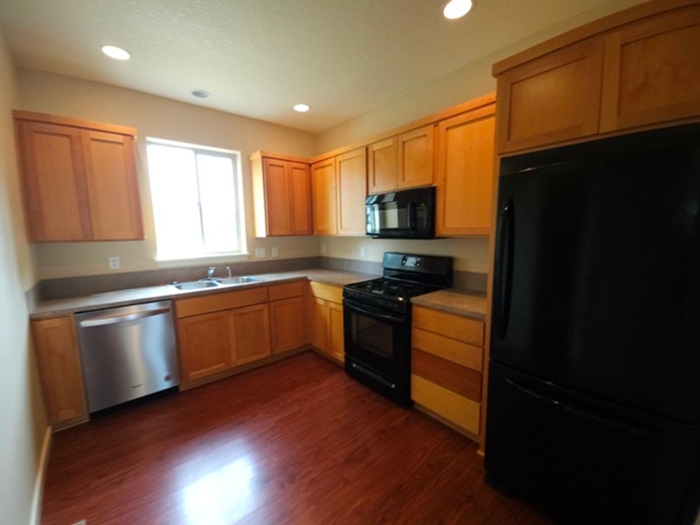 3Bd/2.5 Two Story Home – photo 3