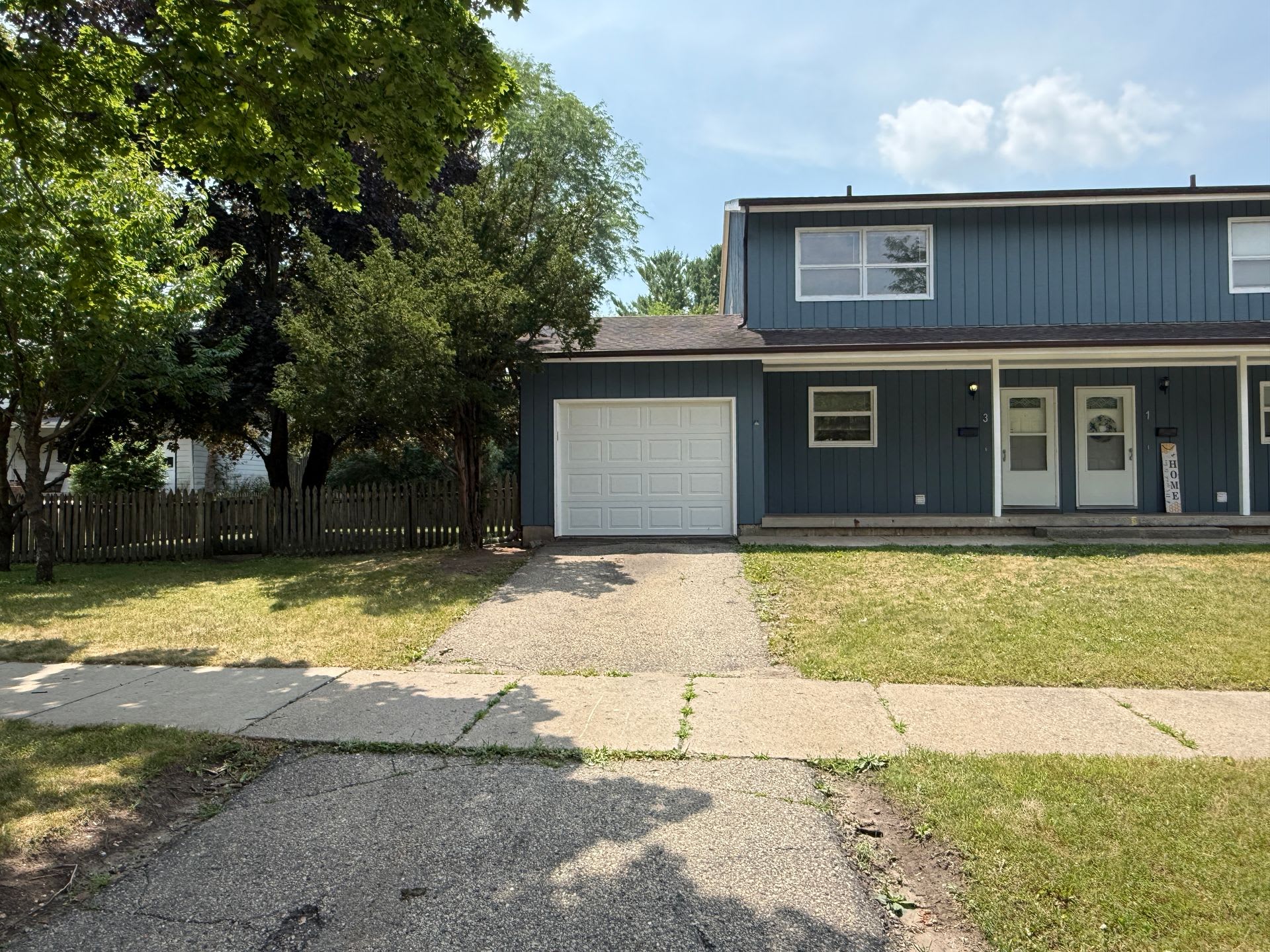 Call For Rent Special New Deck 3 Bedroom Updated Kitchen Updated Flooring Garage Driveway And Fenced Yard 9 Month Lease Available – photo 5