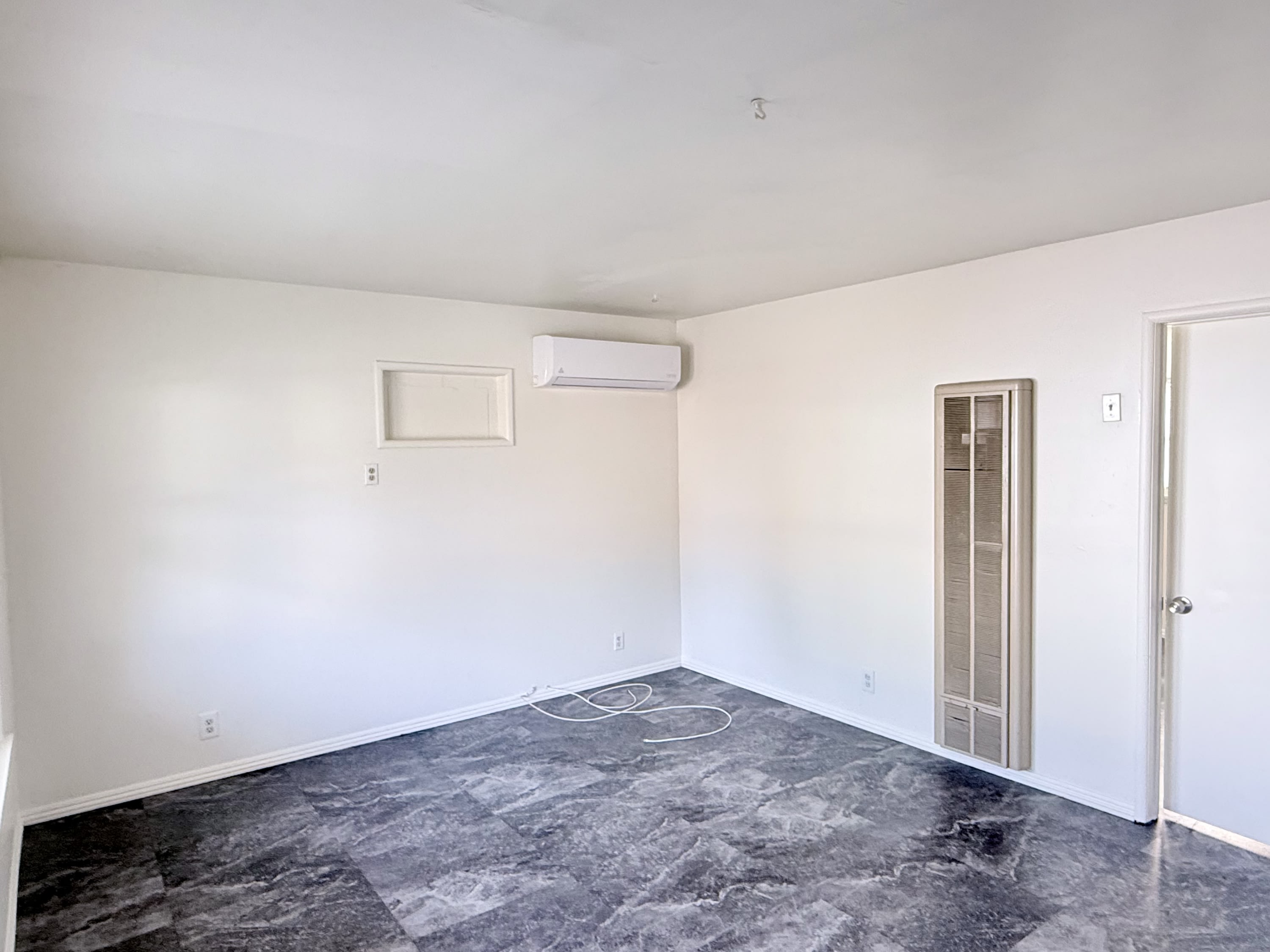 24448 Myers Avenue – photo 3