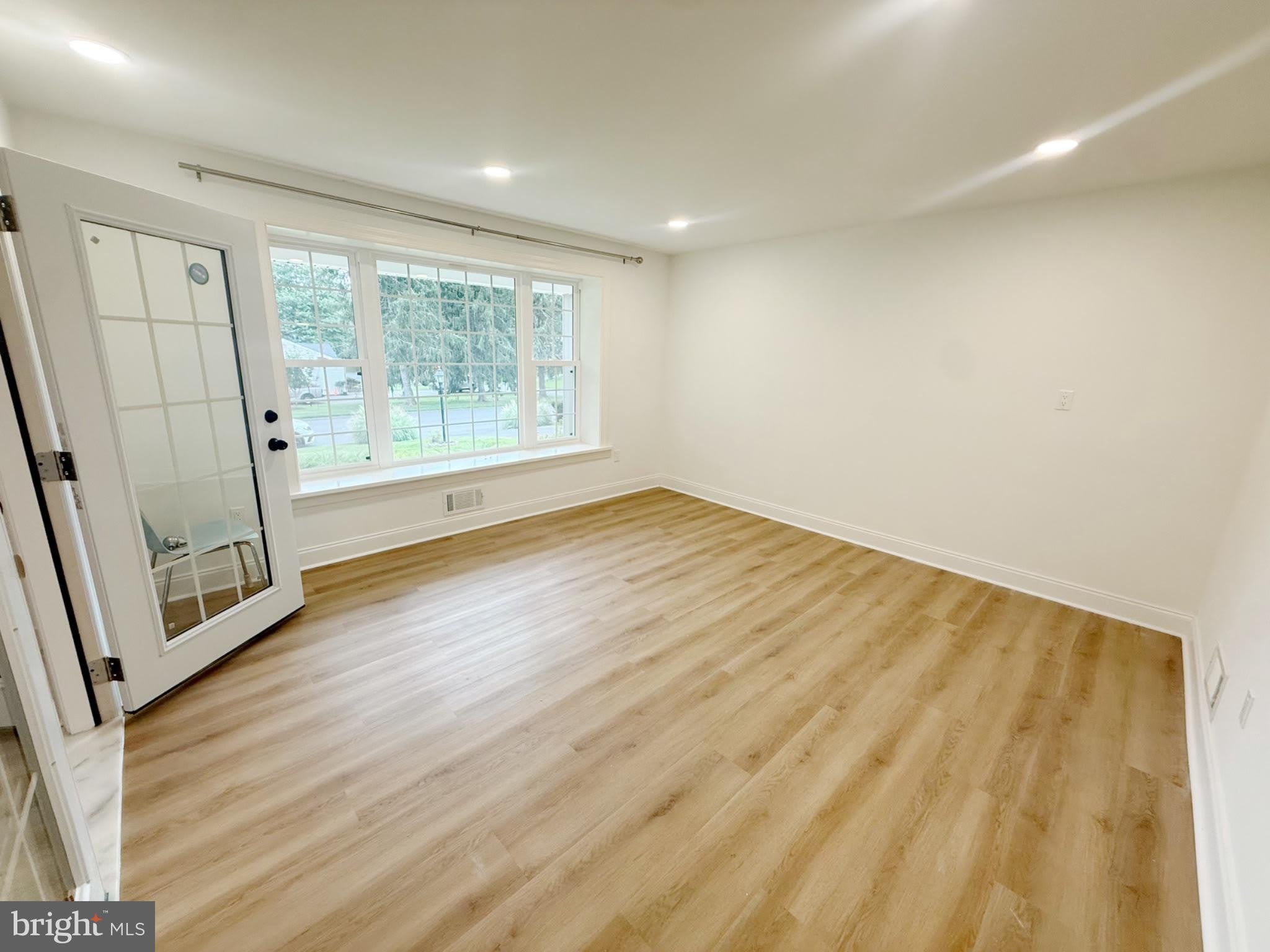 9398 PAULSKIRK Drive – photo 4
