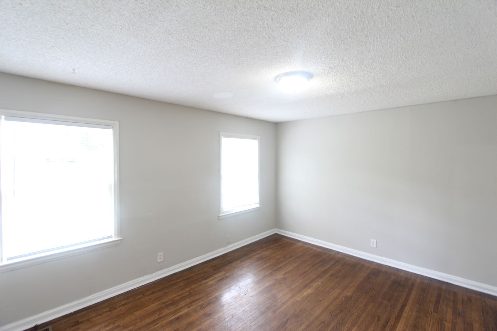 New On The Market! Fresh New Updates!! Better Hurry To See This One!! – photo 2