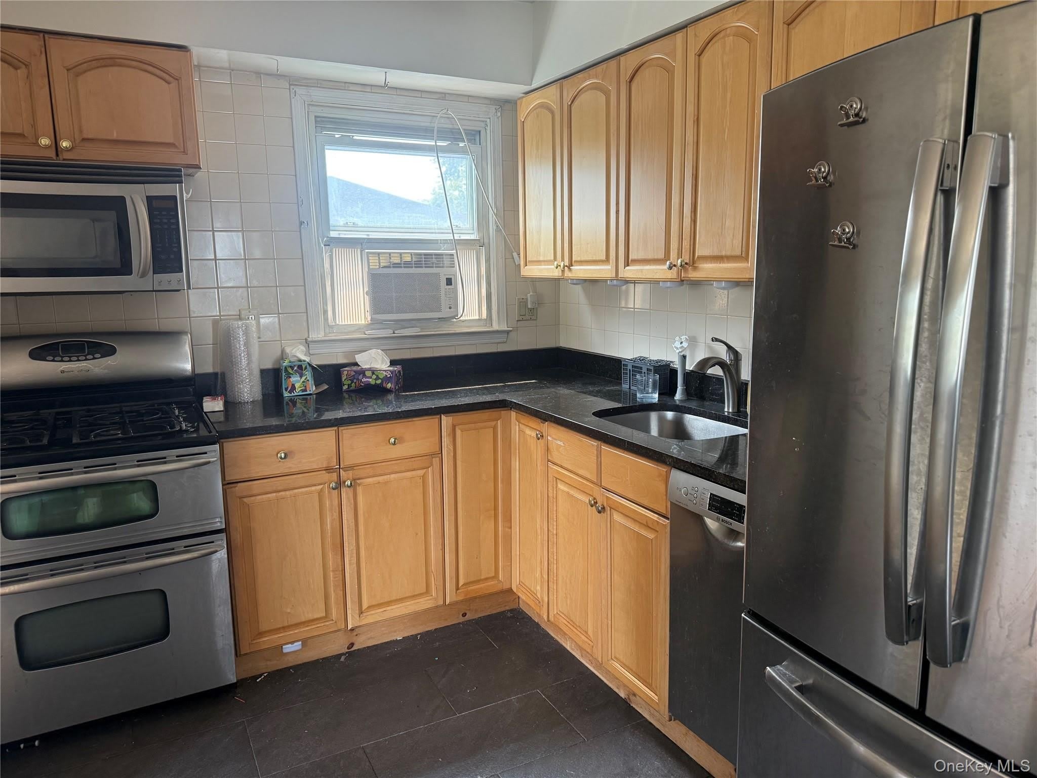 327 Broadway – photo 3