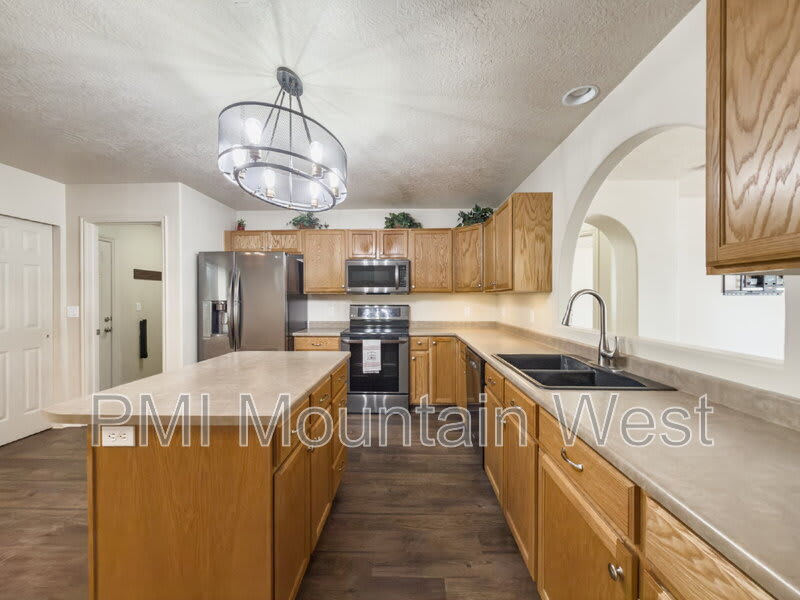 955 Alton Dr. – photo 5