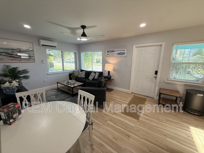300 30th Ave N – photo 4