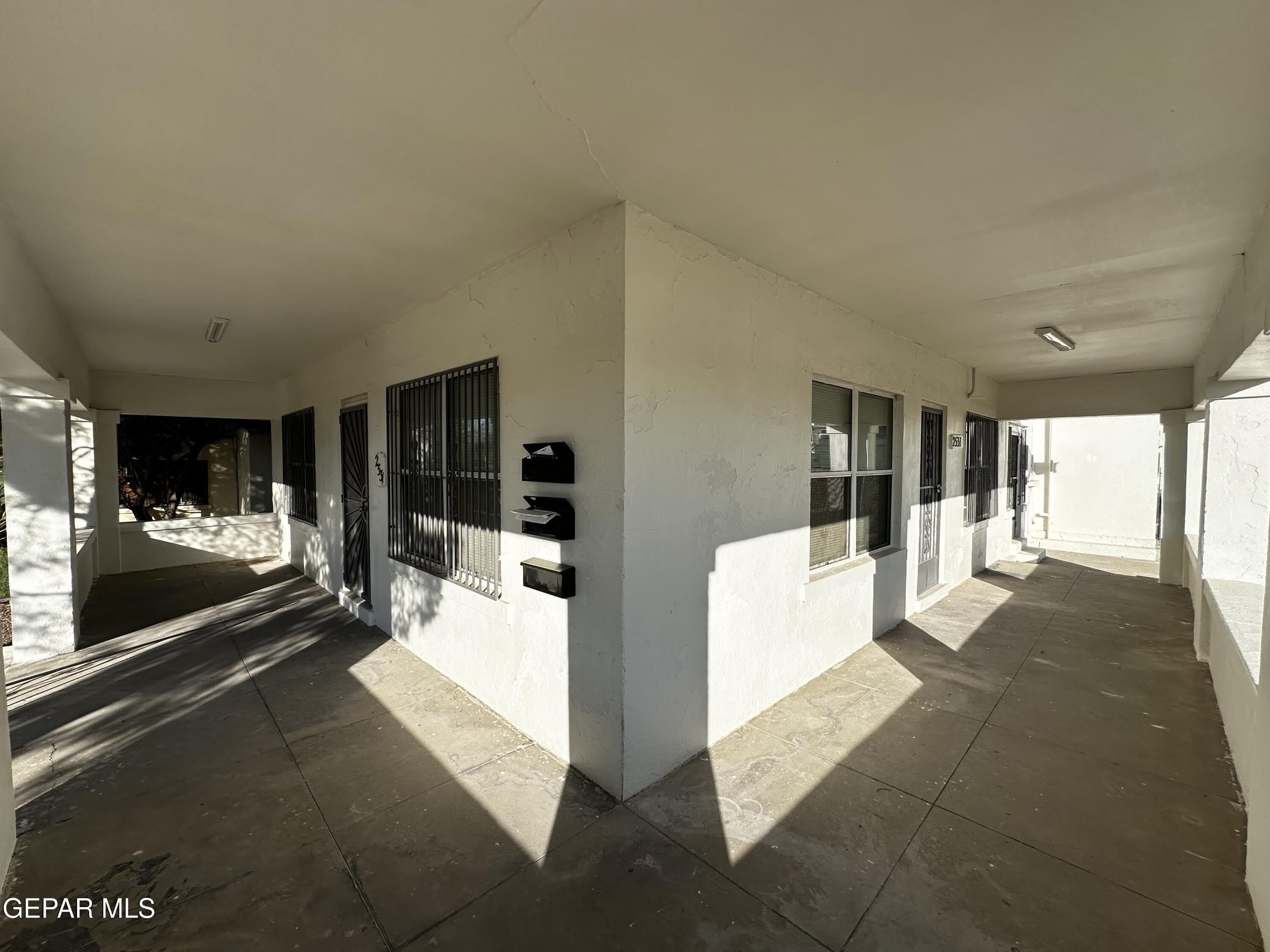 2531 Pershing Drive – photo 5