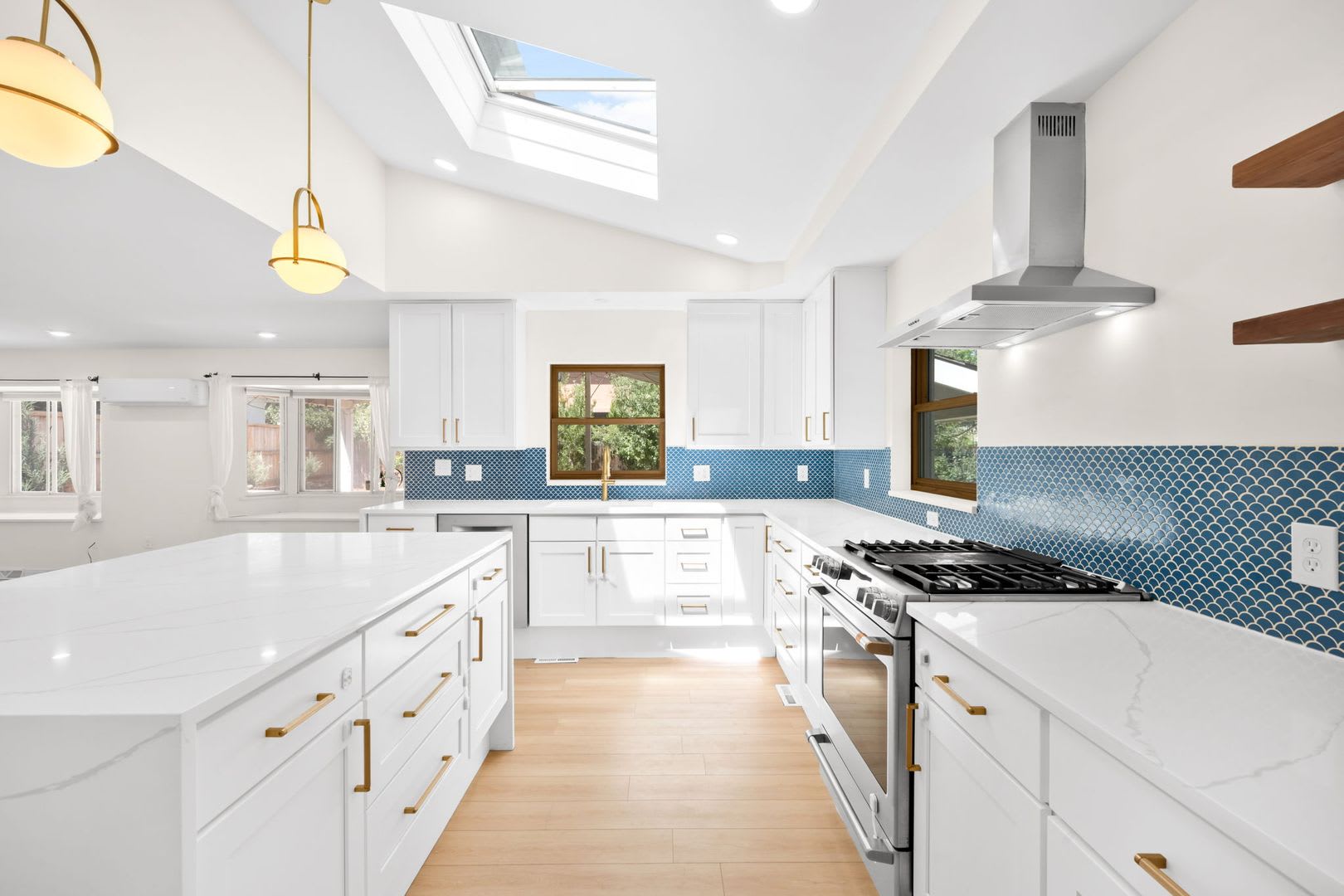 Charming 4BD, 5BA East Denver Home Near 9th & CO – photo 3
