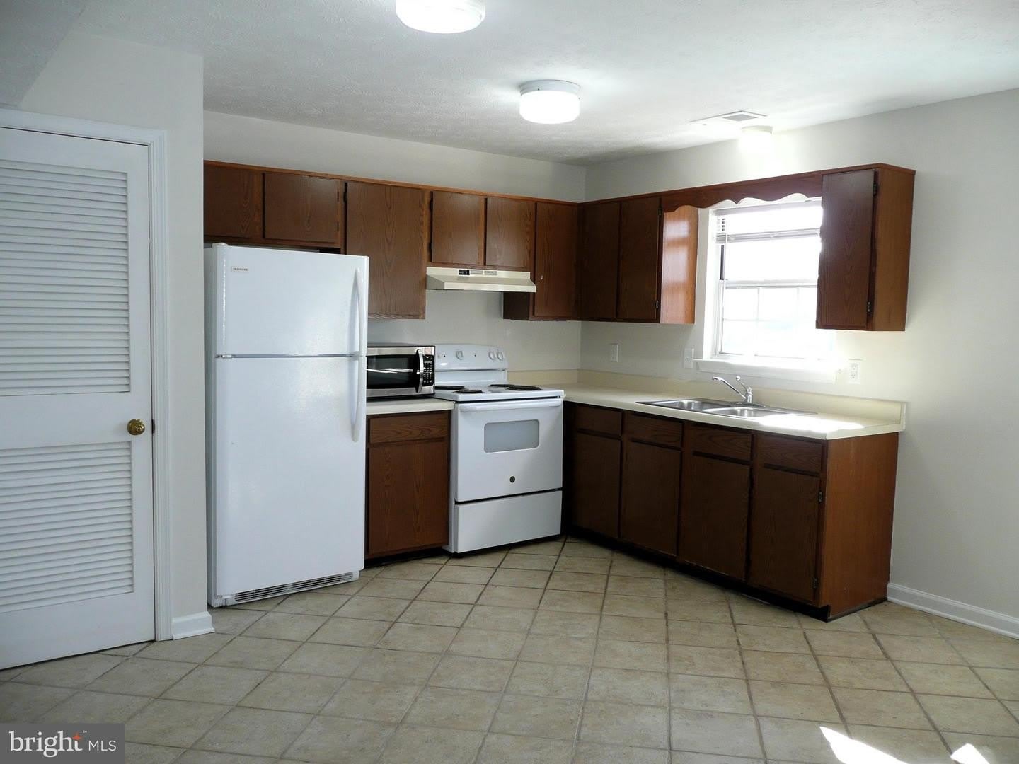 255 WATERFORD LN – photo 2