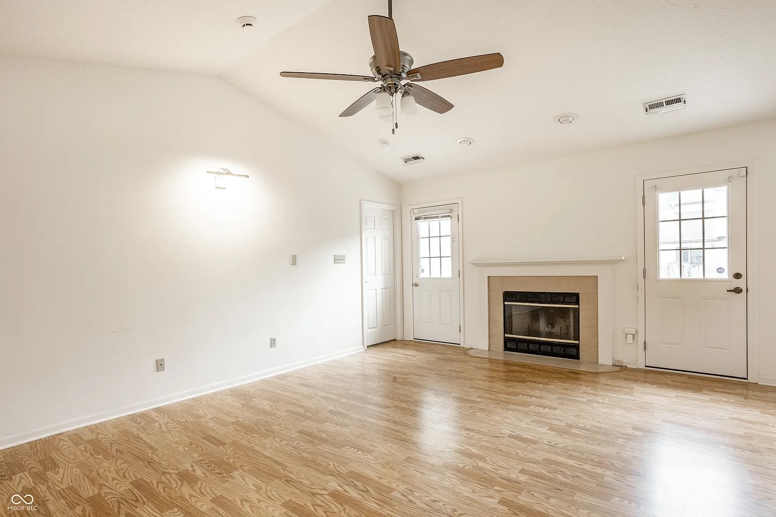 1911 East Maple Park Drive – photo 3
