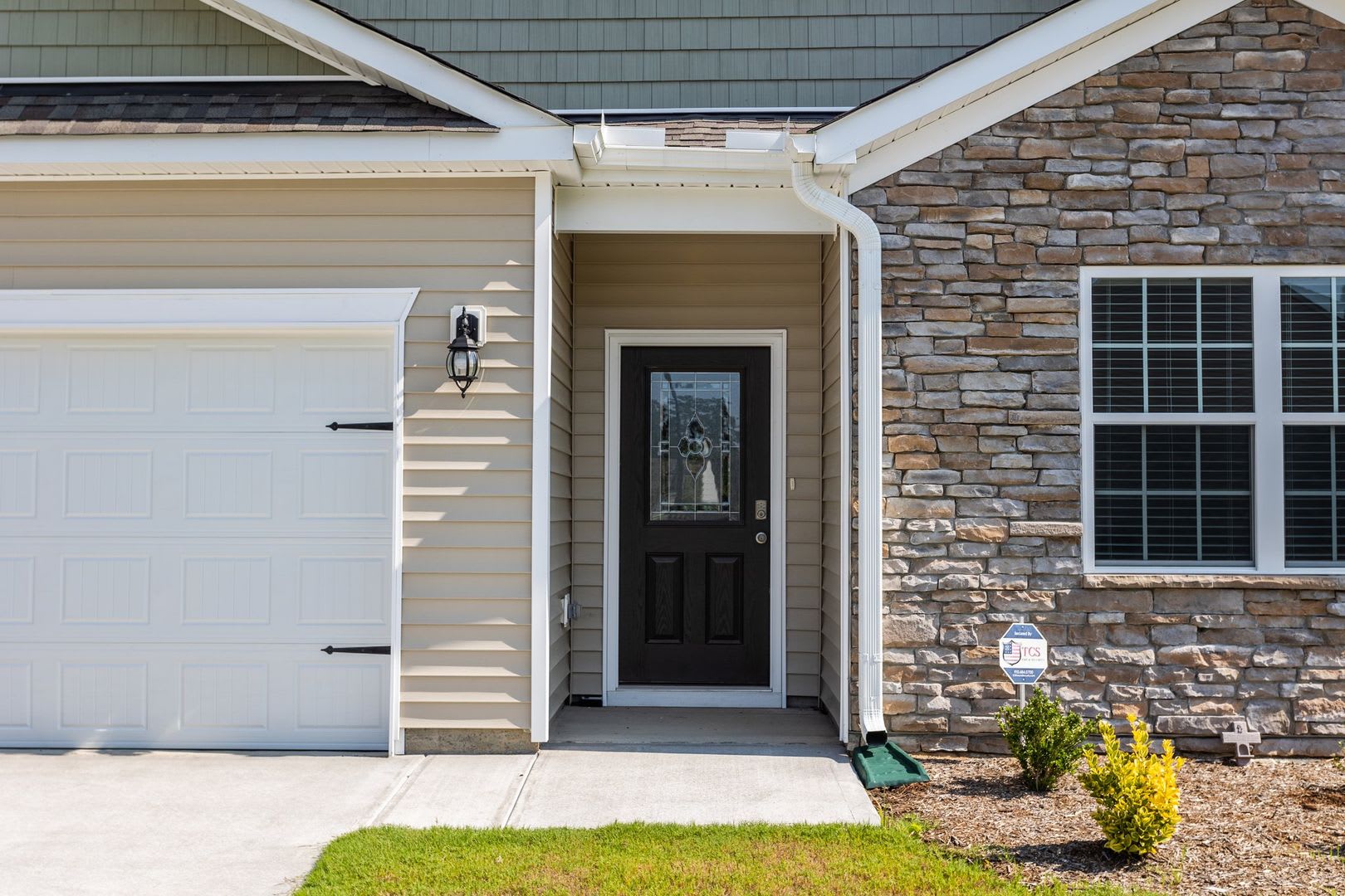 Beautifully designed 4-bedroom, 2-bath ranch – photo 4