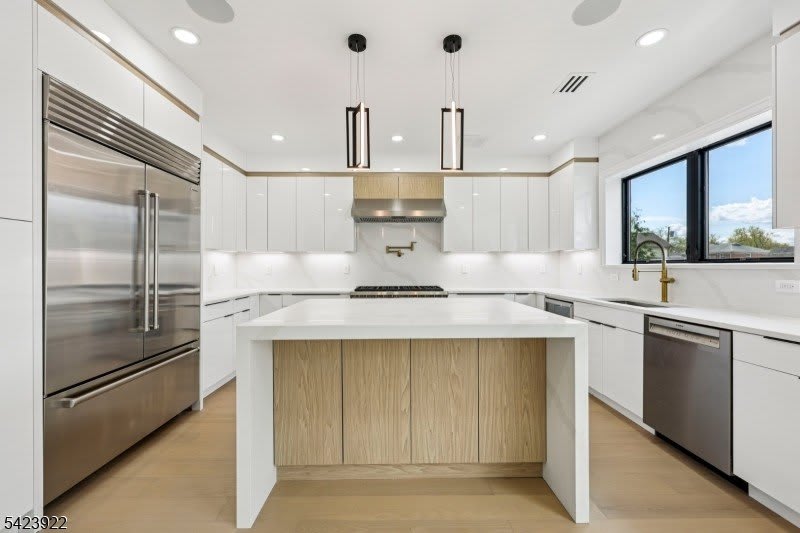 51 Albany Ave – photo 2
