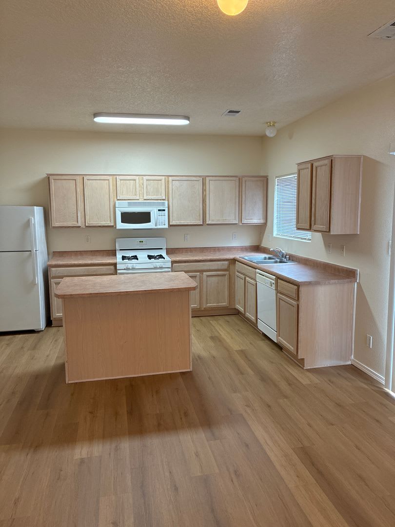 large 3 br+ loft – photo 5