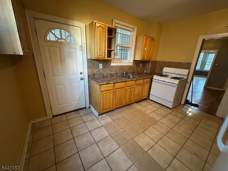 132 Chester Ave – photo 3