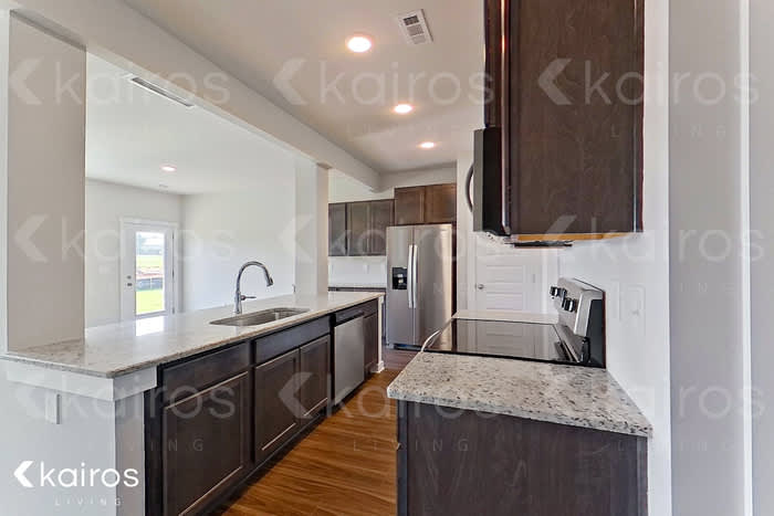 6109 Stonewater Court – photo 2