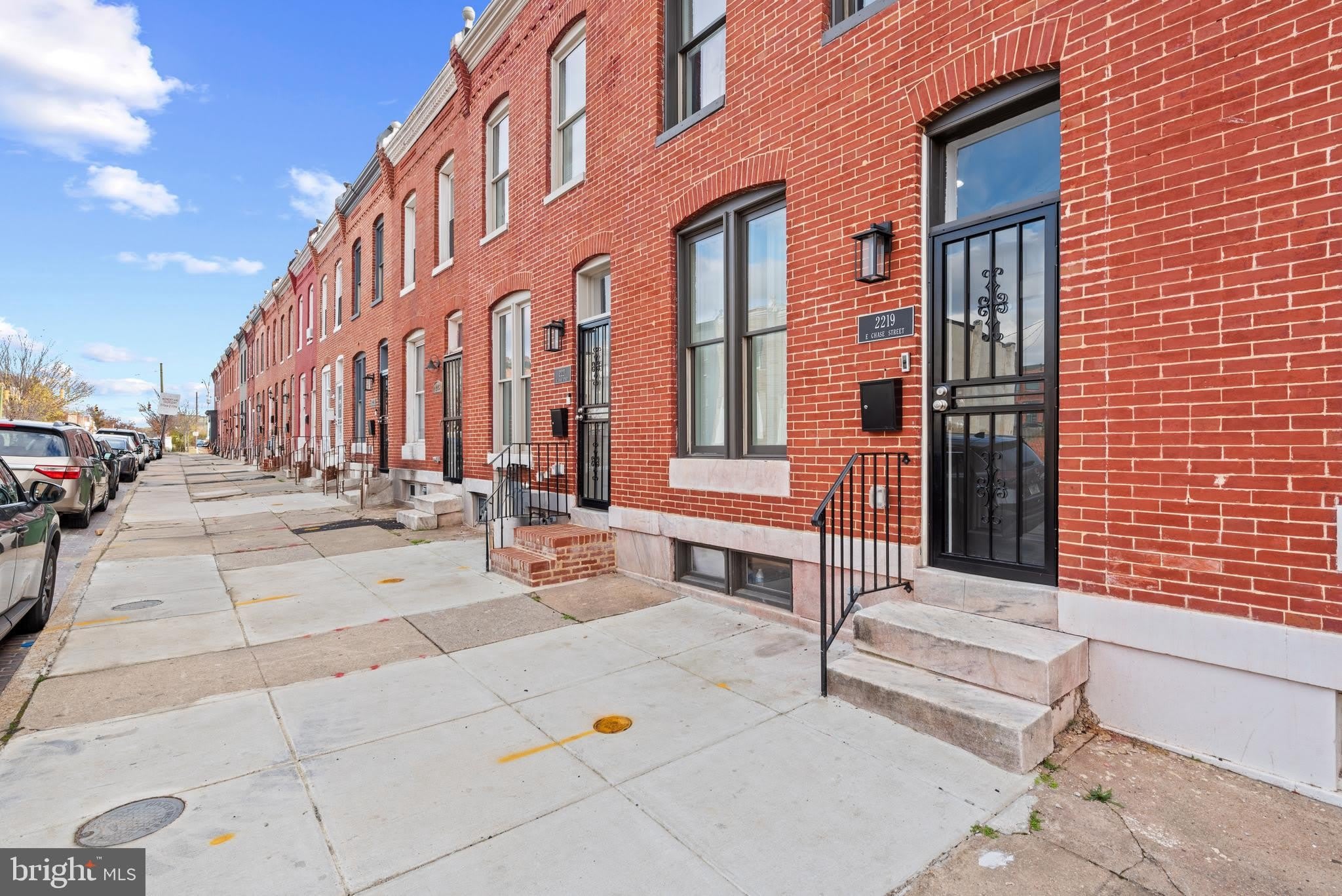 2219 E CHASE Street – photo 2