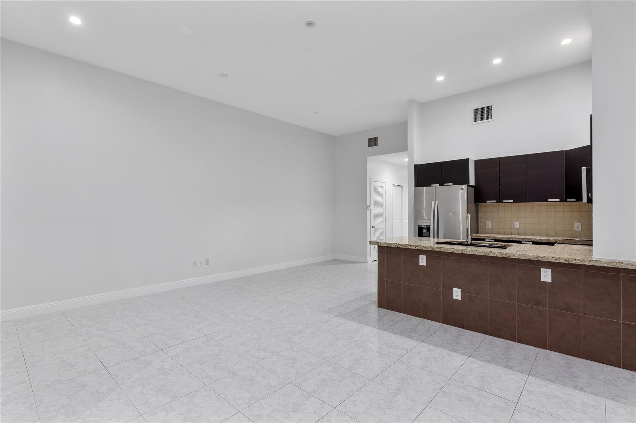 316 SW 16th Street – photo 3