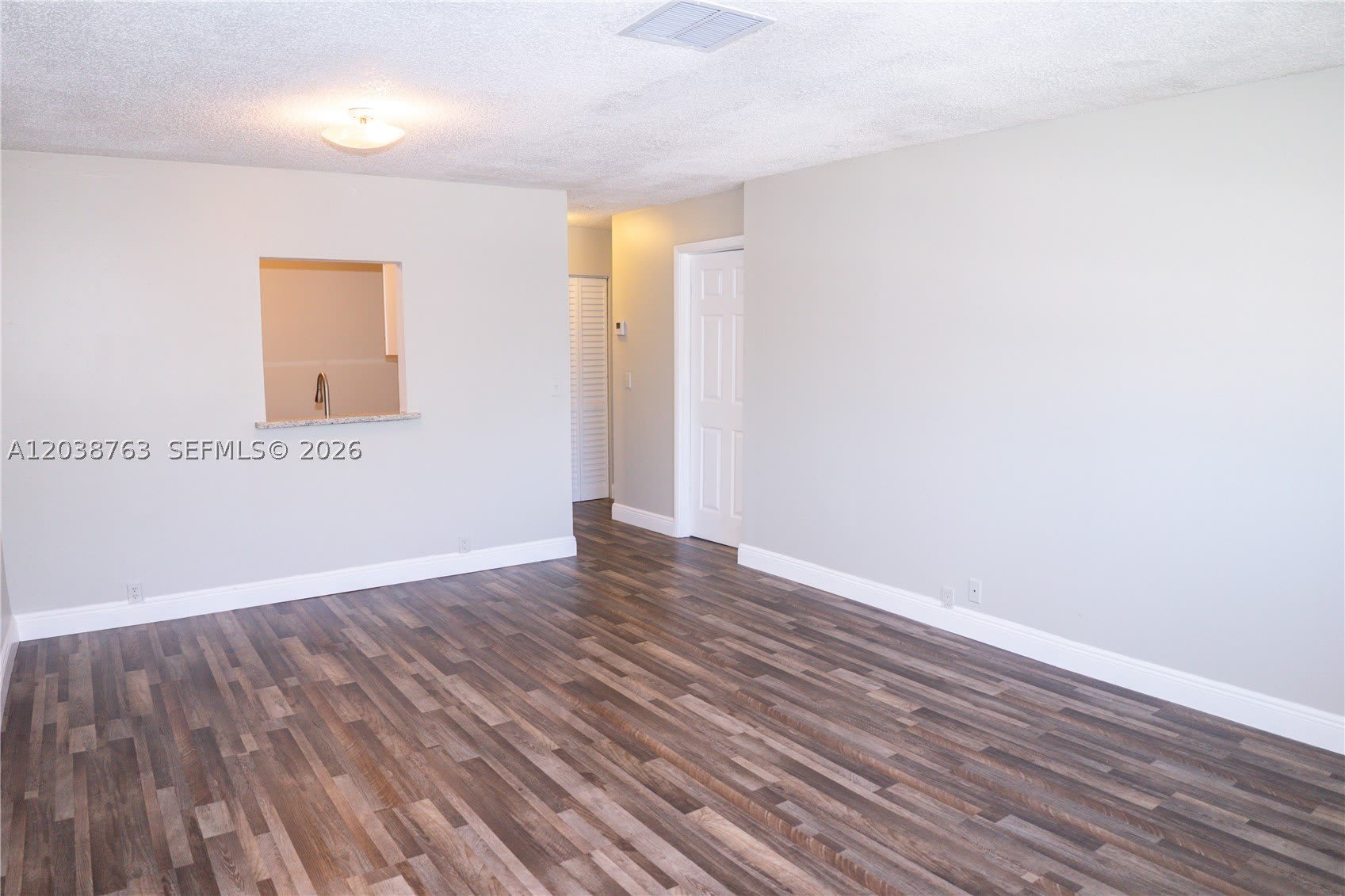 4240 Woodside Dr – photo 5