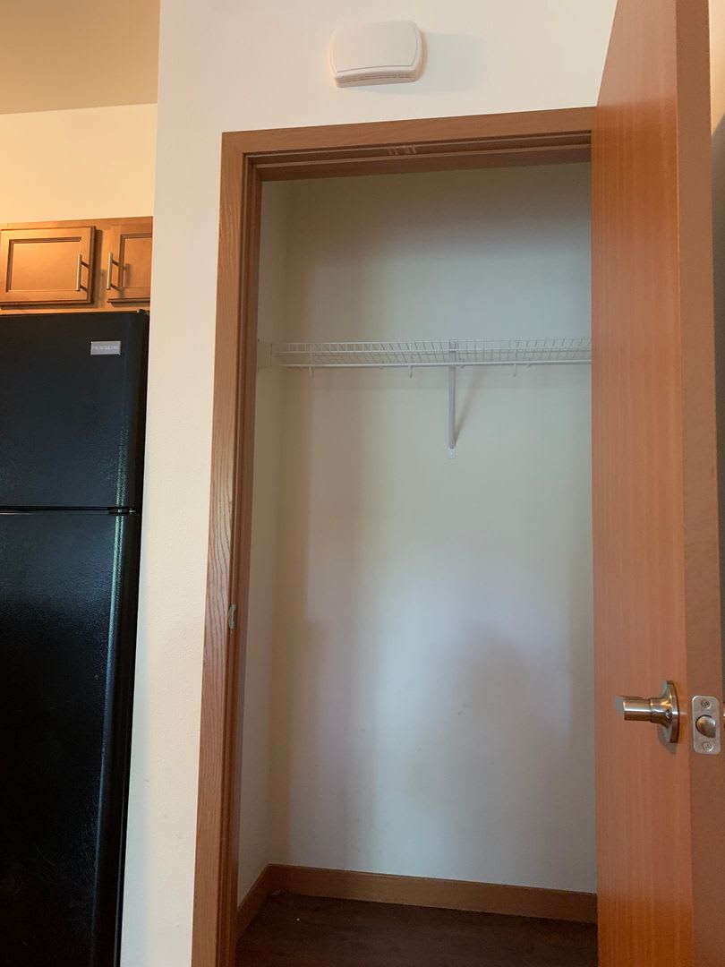 One bed, one bath upper with attached garage – photo 3