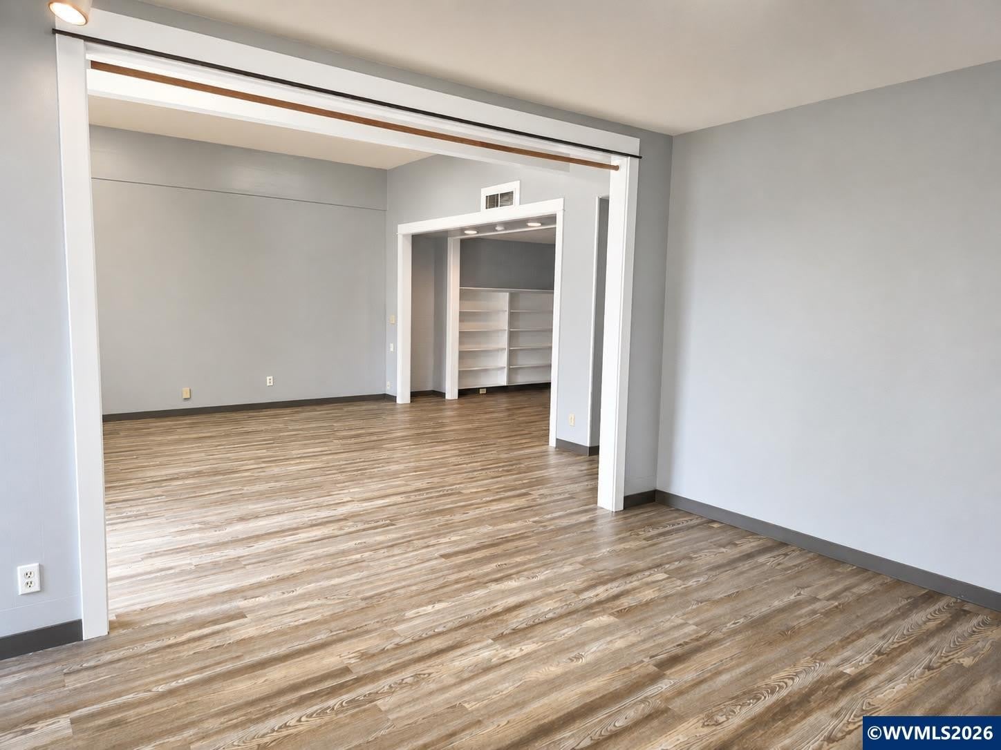 75 E Oak St – photo 4