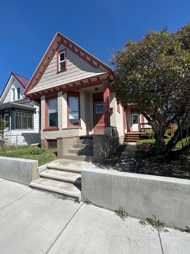 This charming property at 1005 W Park St in walking distants to Montana Tech. – photo 1