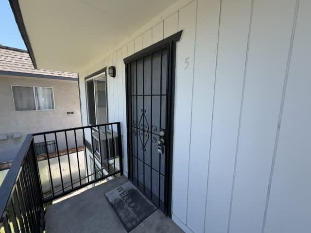 935 Kenwood Avenue – photo 2