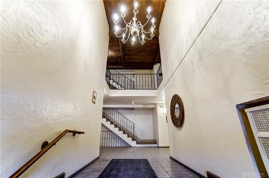 1211 Far Hills Ave – photo 5