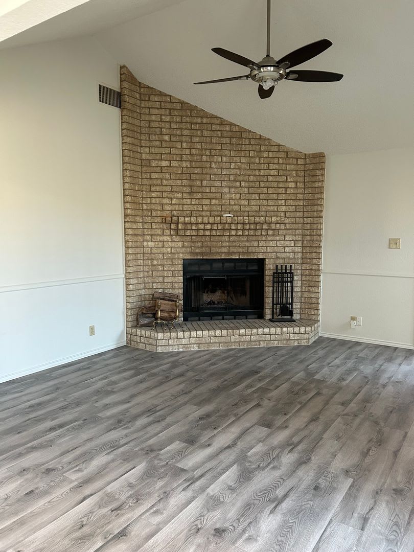 Beautiful Duplex In Esmond Estates – photo 2