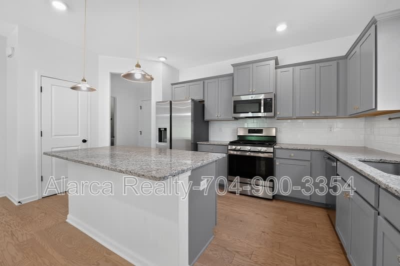 230 Quinn Rd – photo 2