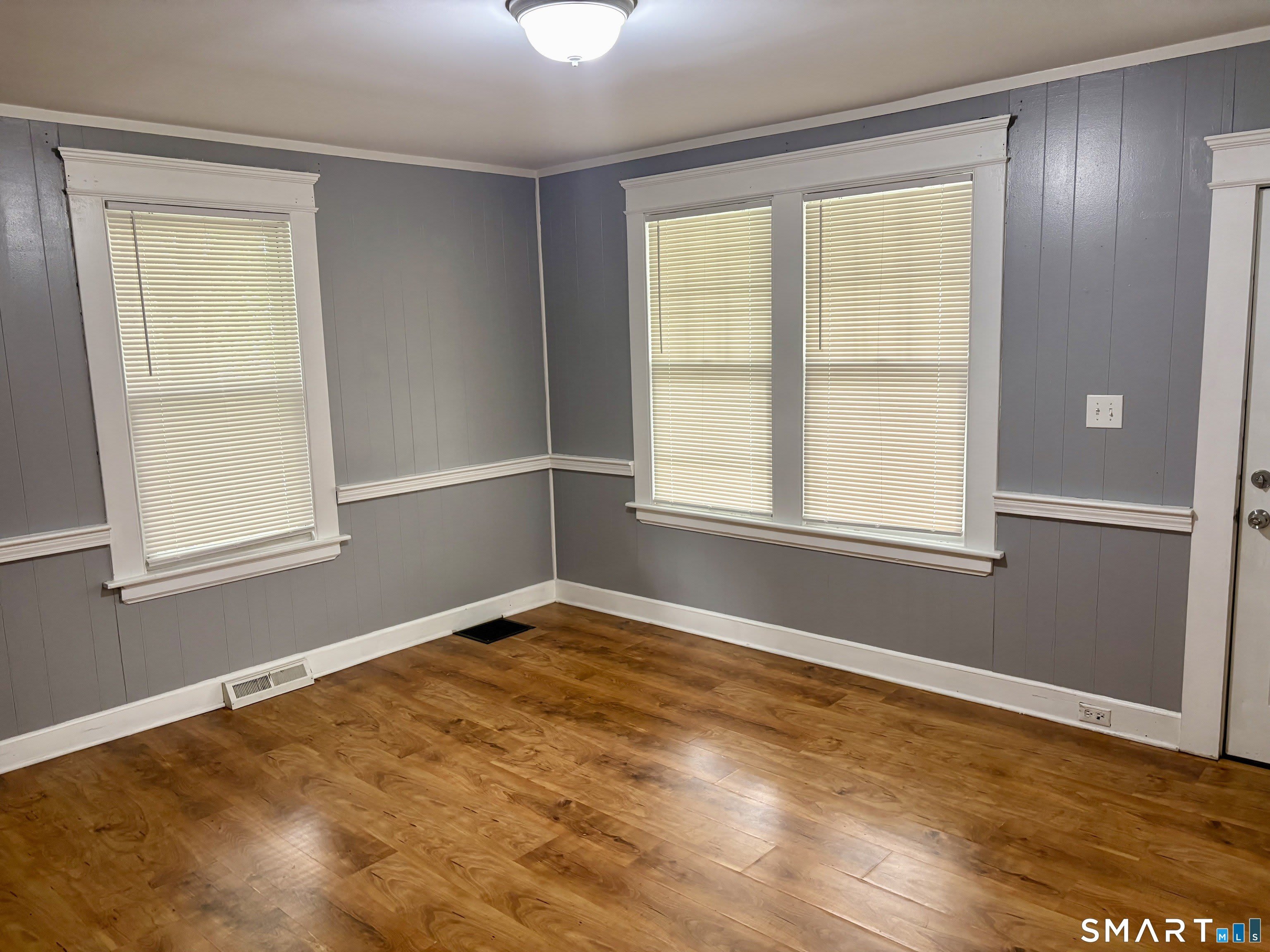 565 Sylvan Avenue – photo 3